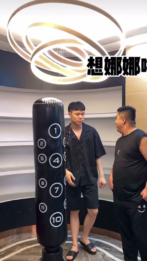 天舒娜娜《诡班》缩略图