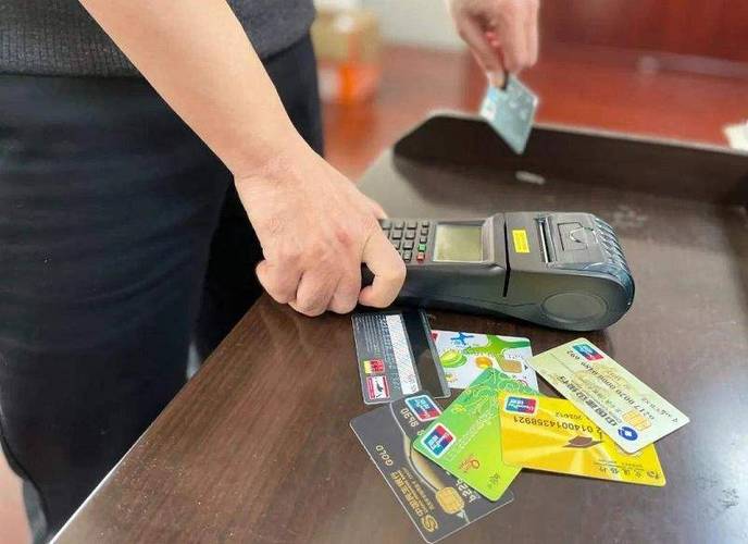 别人来我店刷信用卡套现图标