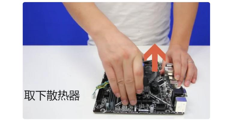 英特尔散热风扇怎么拆