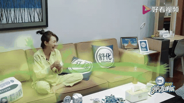 美女臭屁放别人脸上缩略图