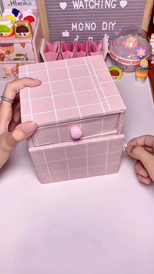 用纸盒子做存钱罐图标