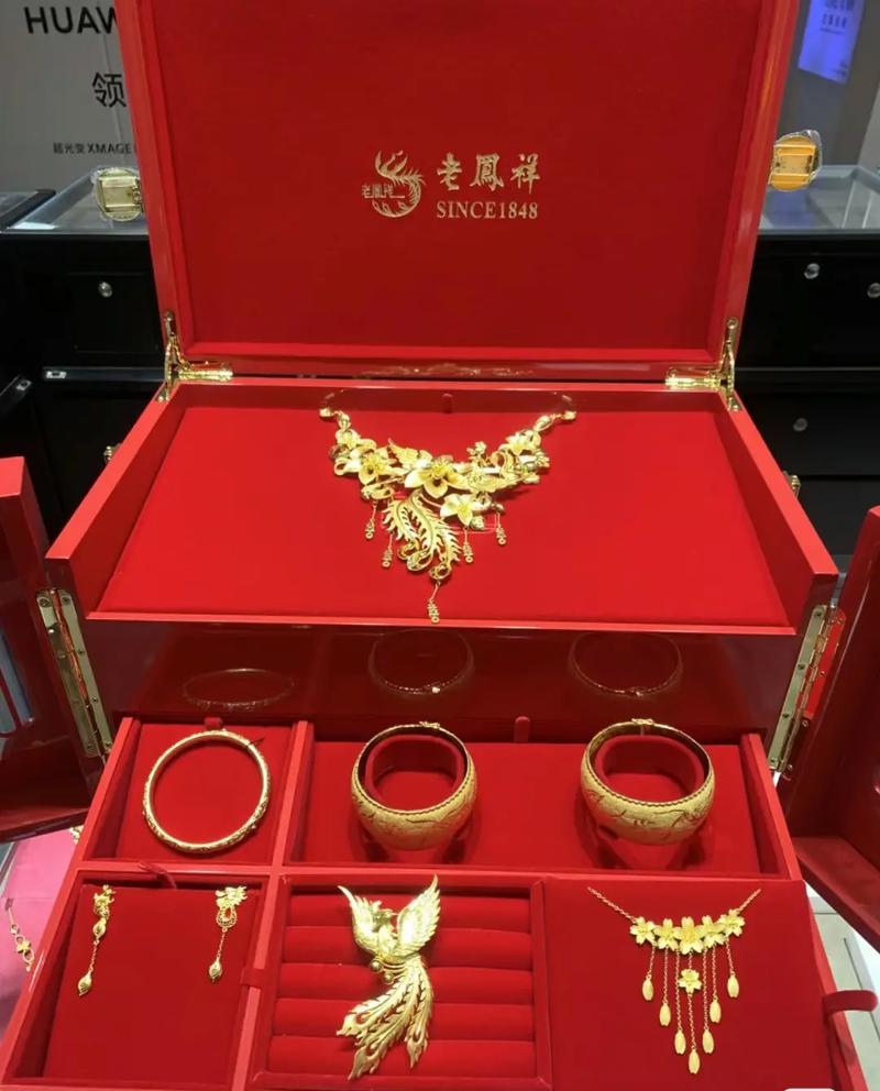 黄金首饰套装图片