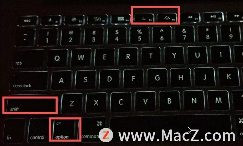 电脑键盘怎么亮灯光按哪个键