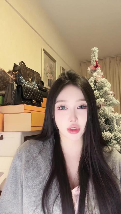 韩国美女主播左左视频截图