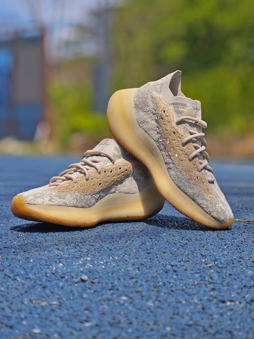 yeezy水蜜桃2专柜价安装到手机截图