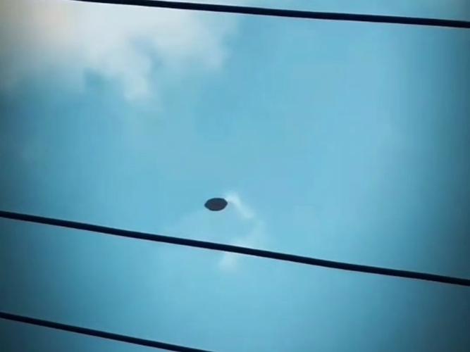 巨型UFO悬浮视频截图
