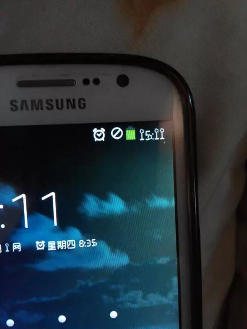 手机右上角有个圆圈还有个斜杠截图